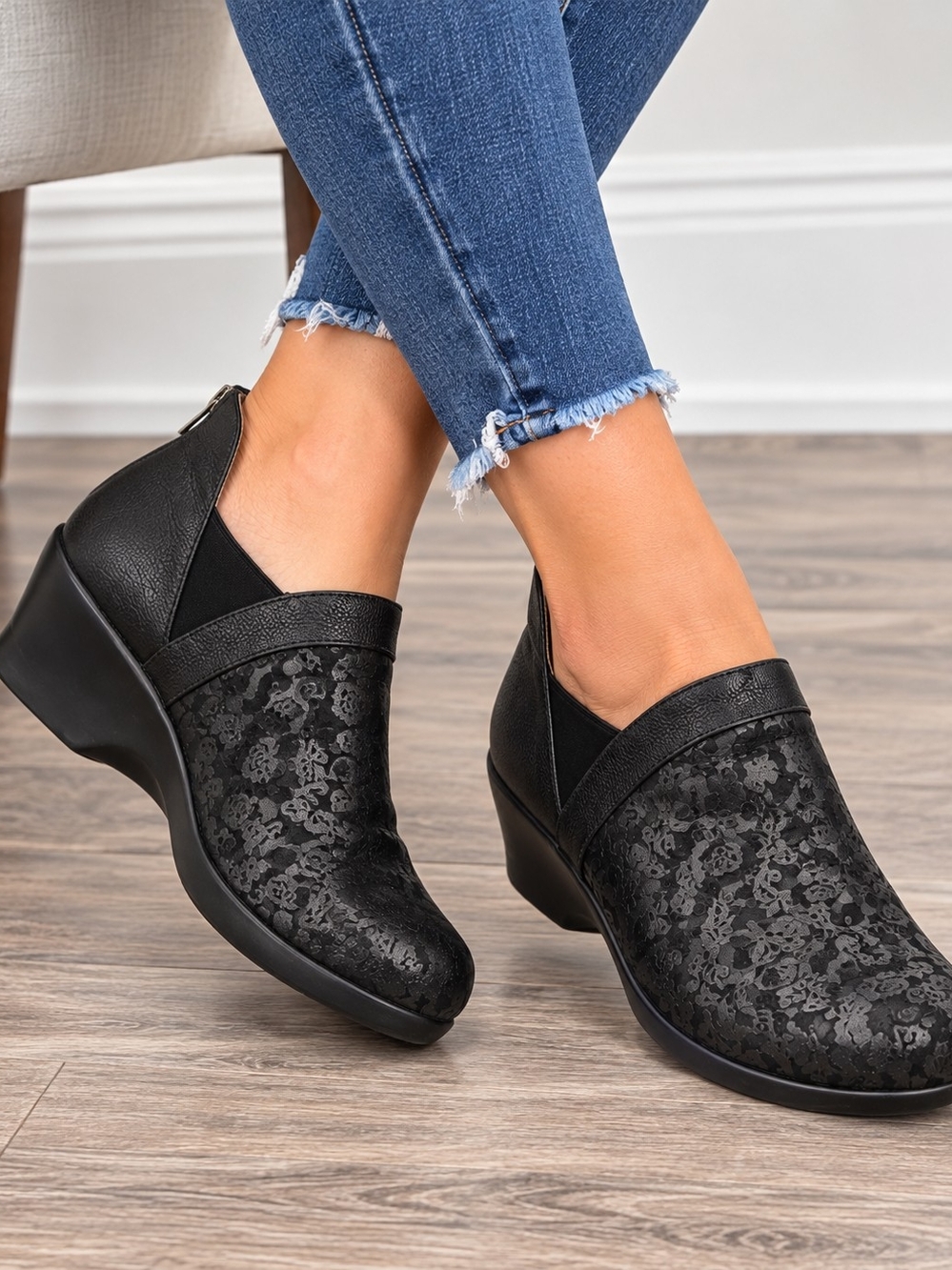 Alegria Women’s EU 42 US 11-11.5 Black Floral Leather Wedge Shoes Back Zip